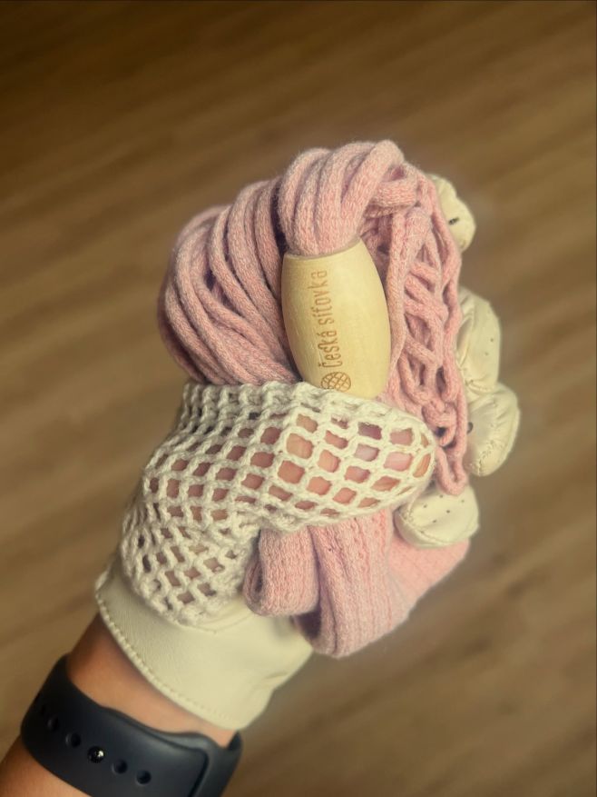 Lehká síťovka, kterou jednoduše stočíš do malého klubíčka — a máš ji vždy po ruce v kabelce. Udržitelná volba pro nákupy i...